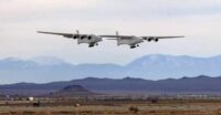 Roc de Stratolaunch en vuelo