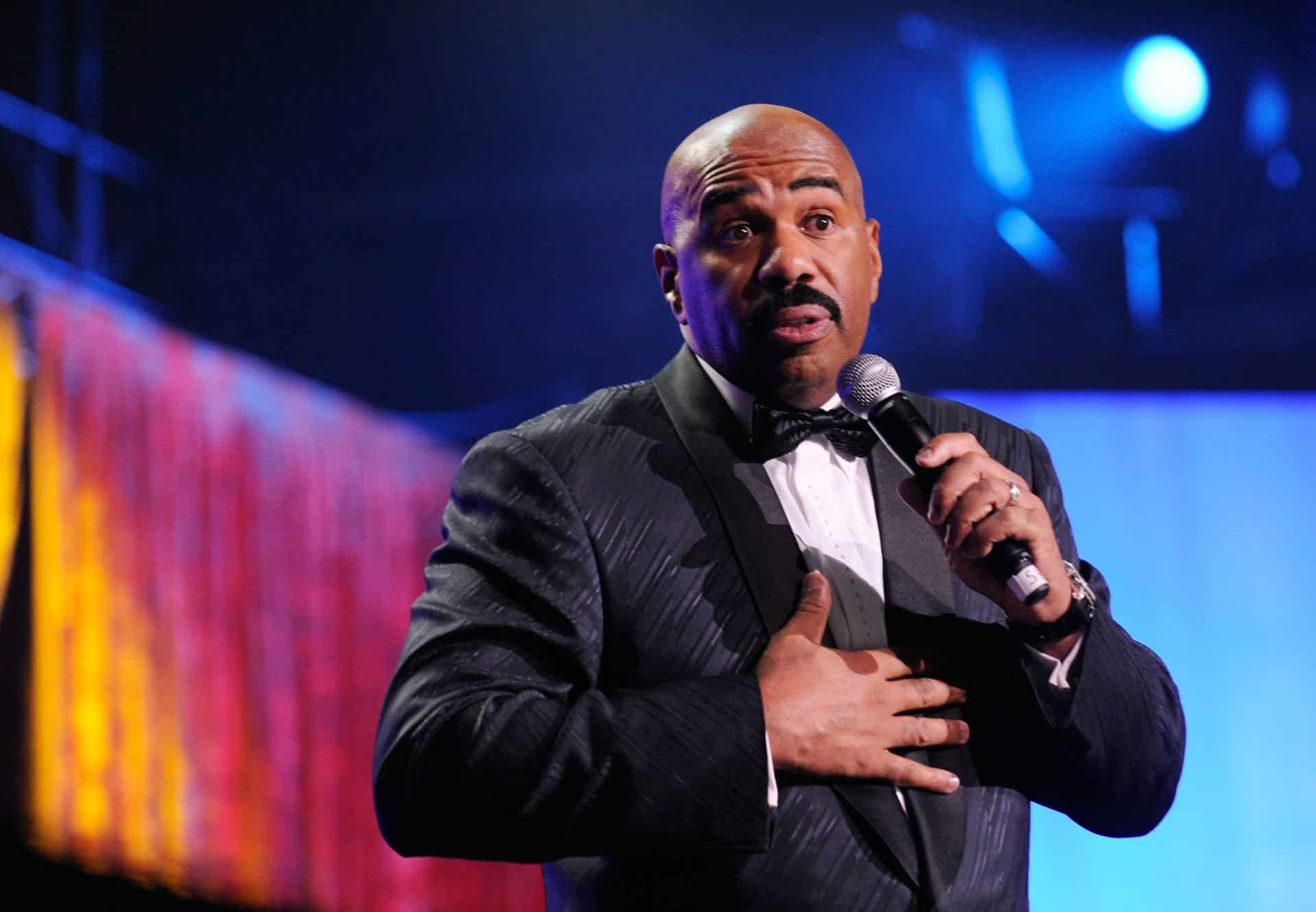 ¿Steve Harvey tiene un título en derecho? El nuevo programa del anfitrión explora