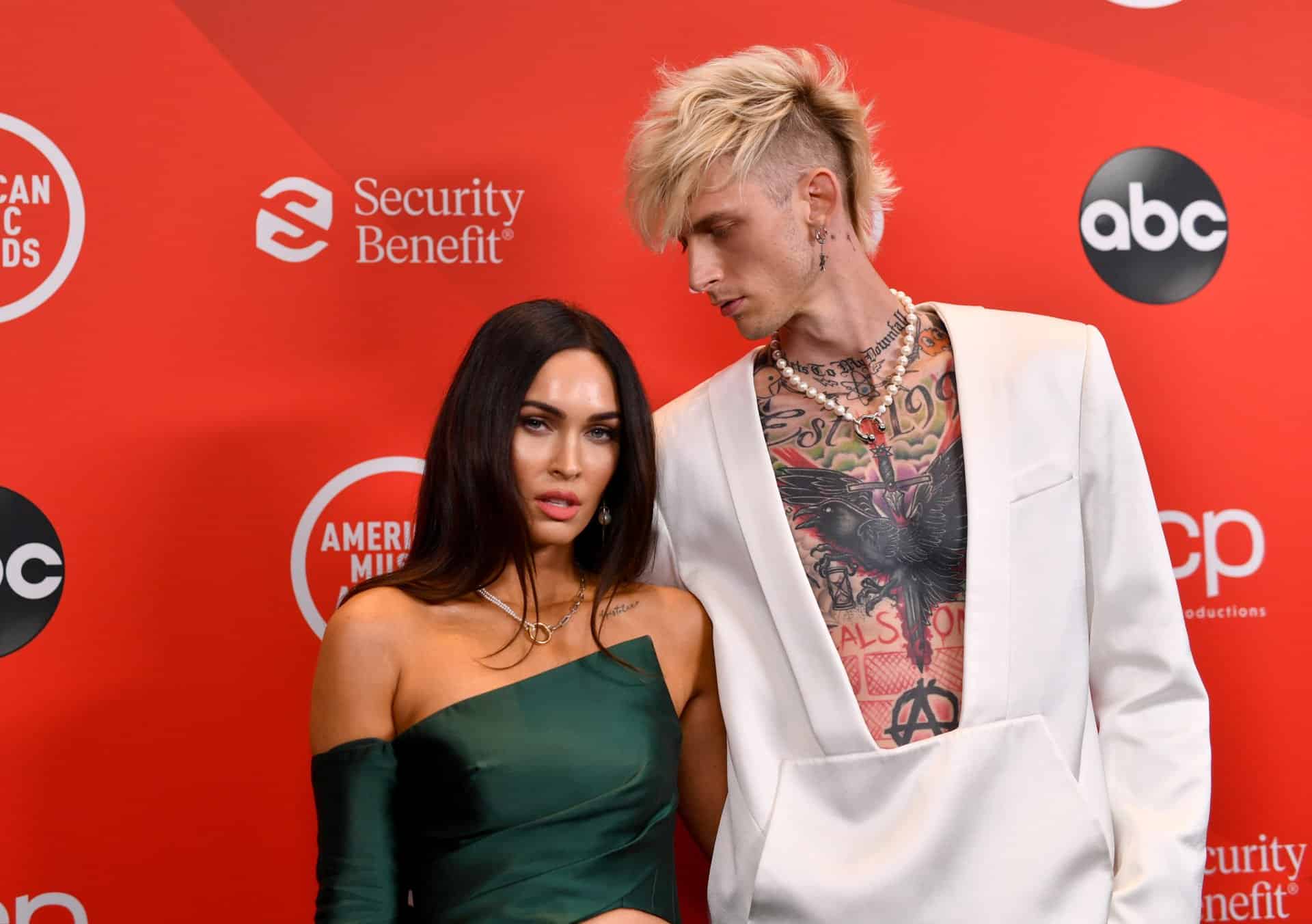 El anillo de compromiso de Megan Fox hecho a medida por MGK es impresionante