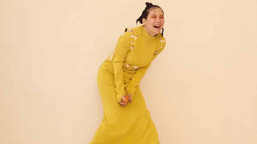 Escucha el cover de Japanese Breakfast «Nobody Sees Me Like You Do» de Yoko Ono
