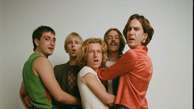 Gaspard Augé remezcla «Somethinggreater» de Parcels