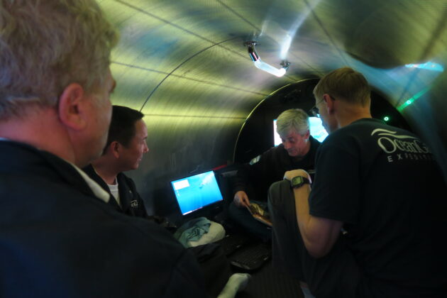 dentro del submarino