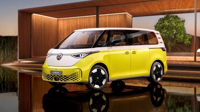 El Volkswagen ID.  Buzz reinicia el icónico microbús como un vehículo eléctrico con estilo de ciencia ficción