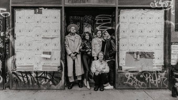 Arcade Fire comparte otro nuevo sencillo, «Unconditional I (Lookout Kid)»