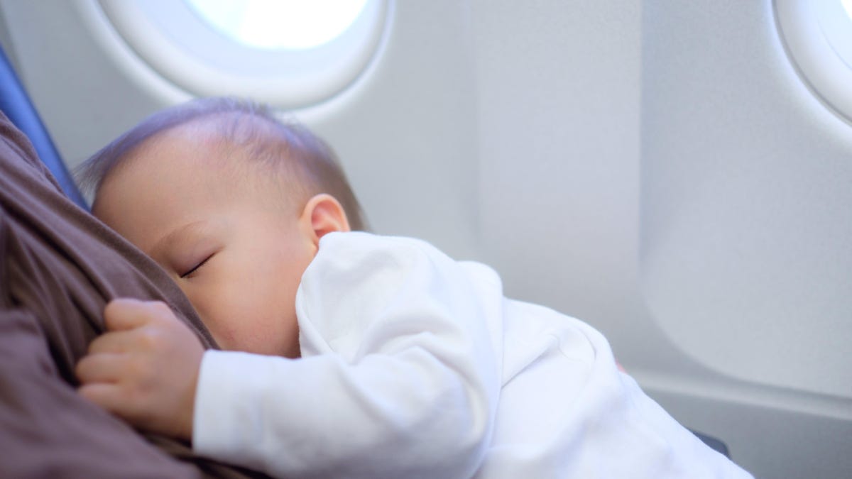 Cómo viajar en avión cuando estás amamantando