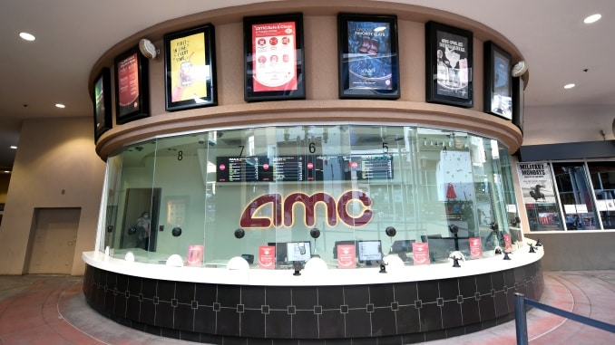 AMC Theatres adopta aún más Meme Stock Vibes, agrega Dogecoin a las criptomonedas aceptadas