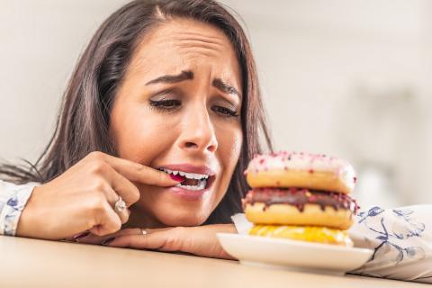 ¿Enganchado al azúcar?  Según un dietista puede deberse a que te faltan estos nutrientes