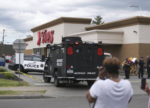 Tiroteo en supermercado de Buffalo, Nueva York deja al menos 10 muertos