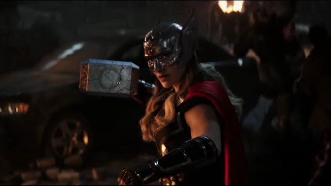 Natalie Portman es Mighty Thor en First Thor: Love and Thunder Teaser