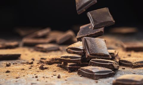 Un estudio confirma que comer este tipo de chocolate mejora tu estado de animo