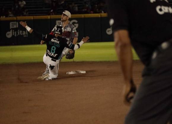 Les llueven tablazos a los Saraperos de Saltillo