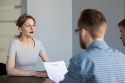 Estas son las preguntas ilegales que no pueden hacerte en una entrevista de trabajo, y cómo responderlas