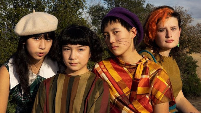 Las Linda Lindas colaboran con los miembros de Bikini Kill y The Raincoats en «Lost in Thought»