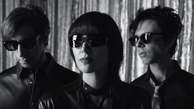 Yeah Yeah Yeahs anuncian Cool It Down, comparten «Spitting off the Edge of the World» feat.  Genio de los perfumes