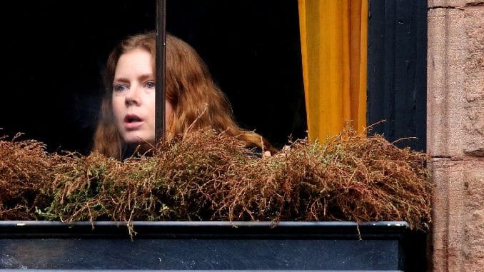 Amy Adams es una mujer que se transforma en un perro en una extraña premisa para Nightbitch