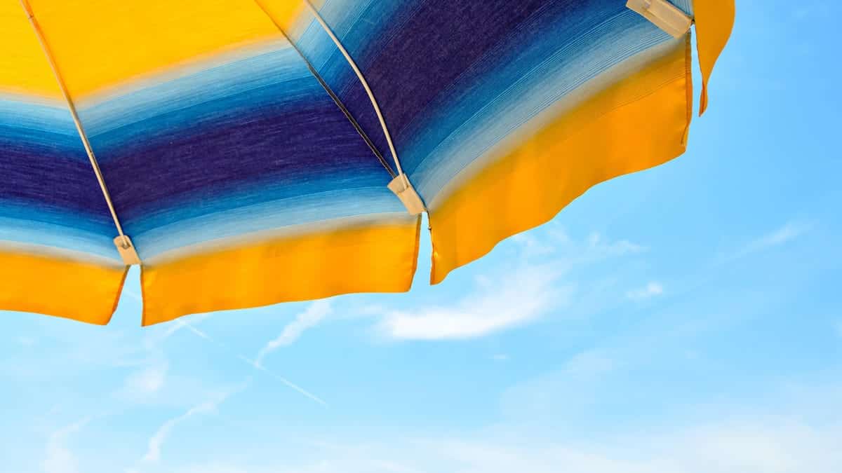 No, su unidad de aire acondicionado no necesita un paraguas