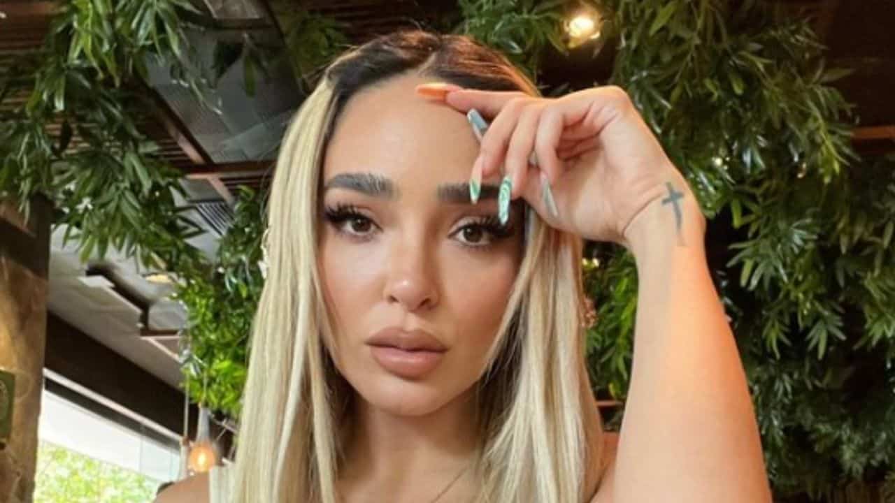 Manelyk González rellena miradas con bikini estilo rockero en la playa |  FOTOS