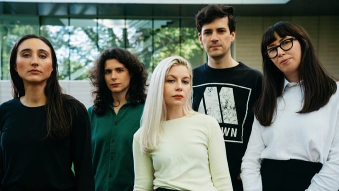 Alvvays comparte otro sencillo nuevo, «Easy on Your Own?»