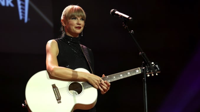 Taylor Swift se lleva a casa un premio en los Nashville Songwriter Awards