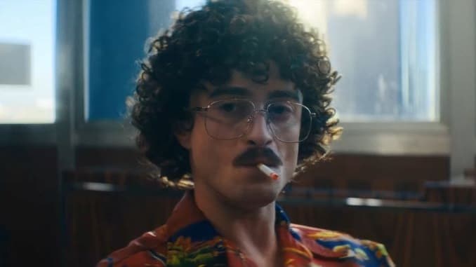 Aquí está el primer tráiler completo de la película biográfica «Weird Al» Yankovic de Daniel Radcliffe