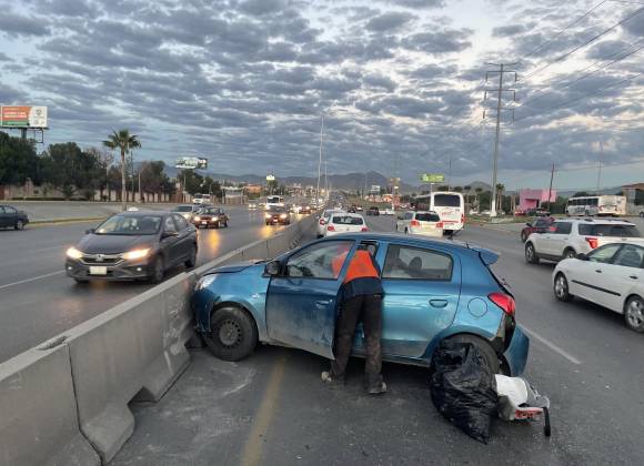 Saltillo: camión provoca fuerte accidente, responsable huye y abandona a su copiloto