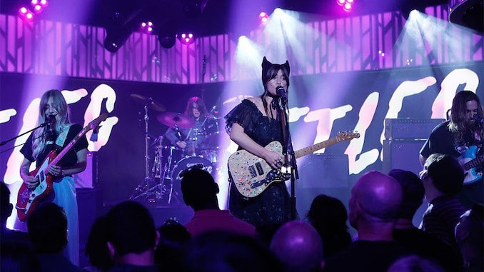Wet Leg Play «Chaise Longue» en ‘Jimmy Kimmel Live!’