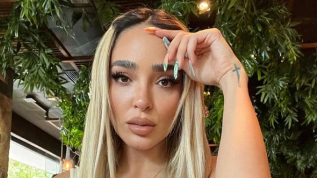 Manelyk González presume de una vuelta a la figura con elegante atuendo deportivo