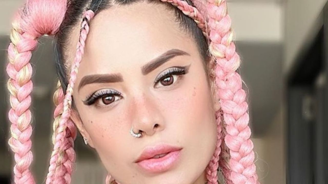 Desde la cama, Talía Eisset sufre la temperatura con poco a la imaginación