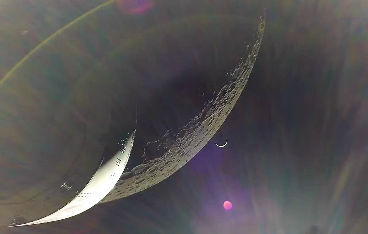 La cápsula de Orión se acerca a la luna y pone rumbo al amerizaje