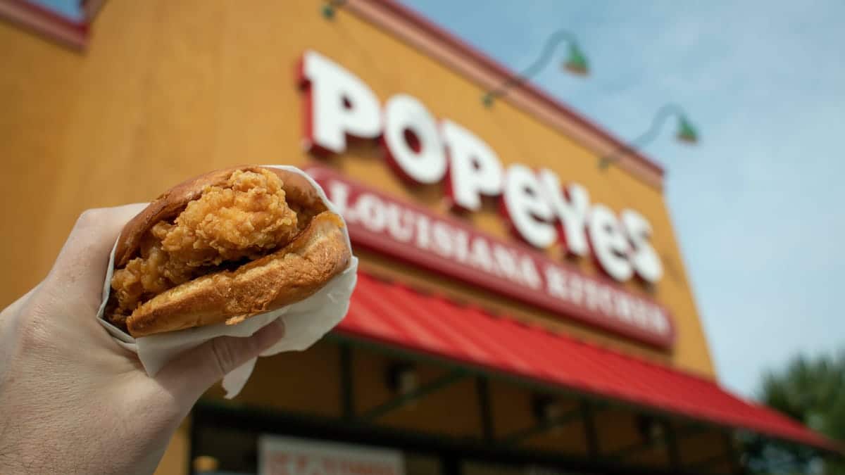 Obtenga sándwiches de pollo Popeyes gratis por el resto del año