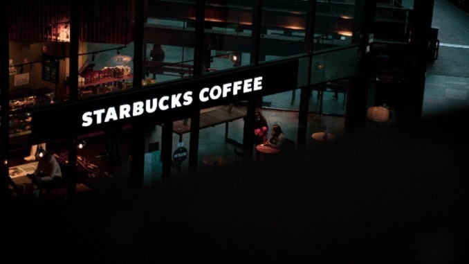 Huelga de trabajadores de Starbucks en decenas de tiendas