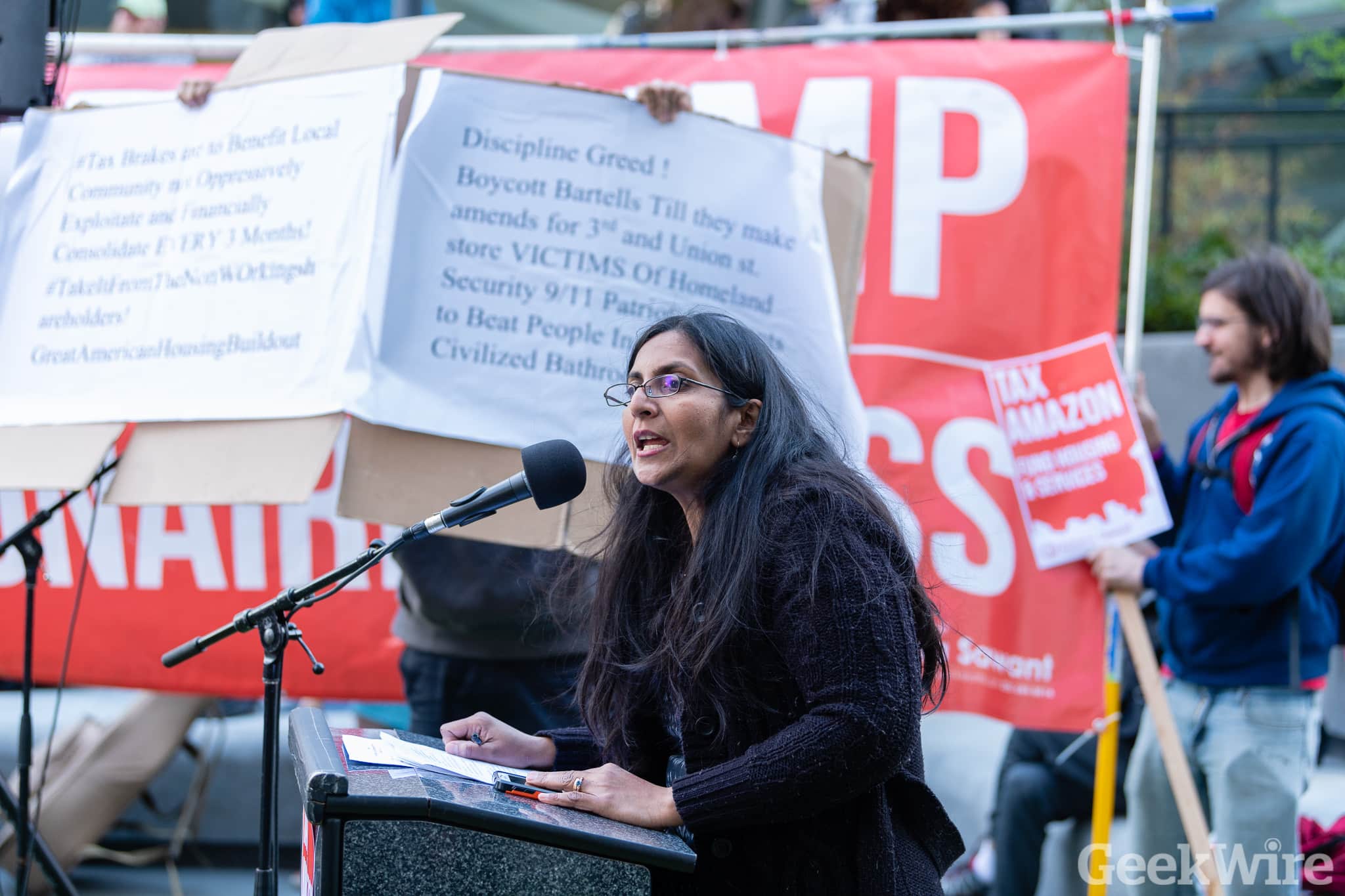 La concejal de la ciudad de Seattle, Kshama Sawant, durante mucho tiempo una espina en el costado de Amazon, no buscará la reelección – GeekWire