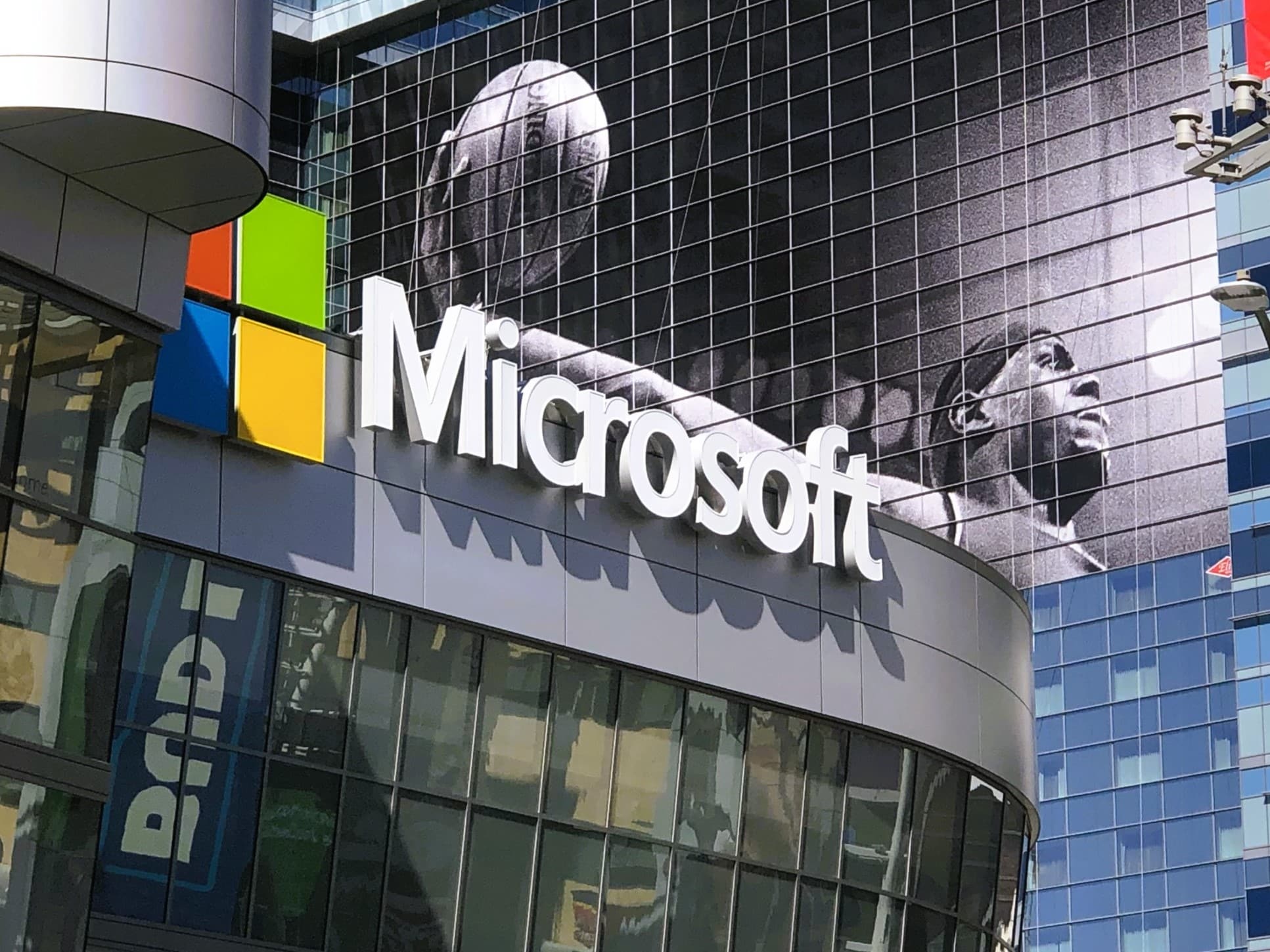 Los ingresos de la nube de Microsoft aumentan un 22 %, el negocio de Windows cae un 27 % en el primer informe desde los recortes de empleos – GeekWire