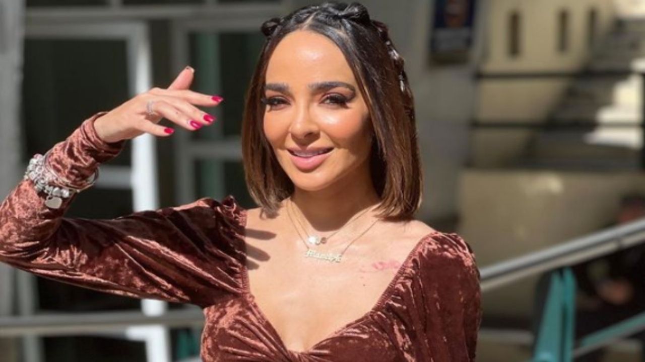 FOTOS |  Como una sirena, Manelyk González camina en 2023 del mar a un coqueto bikini