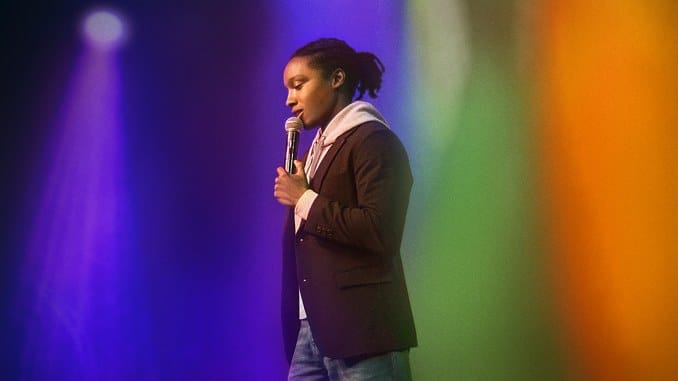 Mira el tráiler del nuevo especial de Josh Johnson Up Here Killing Myself