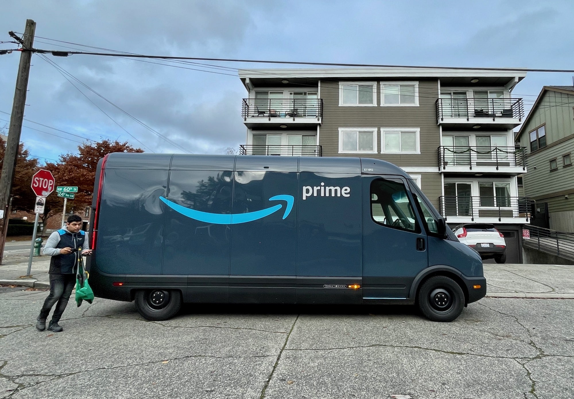 Amazon informa $ 149B en ingresos para el trimestre de vacaciones, superando las estimaciones, pero las acciones caen un 6% – GeekWire