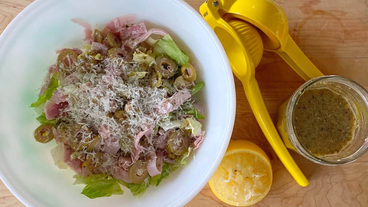 Use vinagre y jugo de limón para una mejor vinagreta