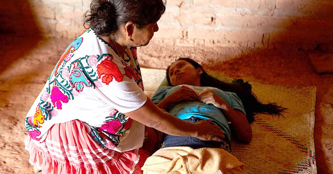 Piden frenar iniciativa de NOM para parteras tradicionales