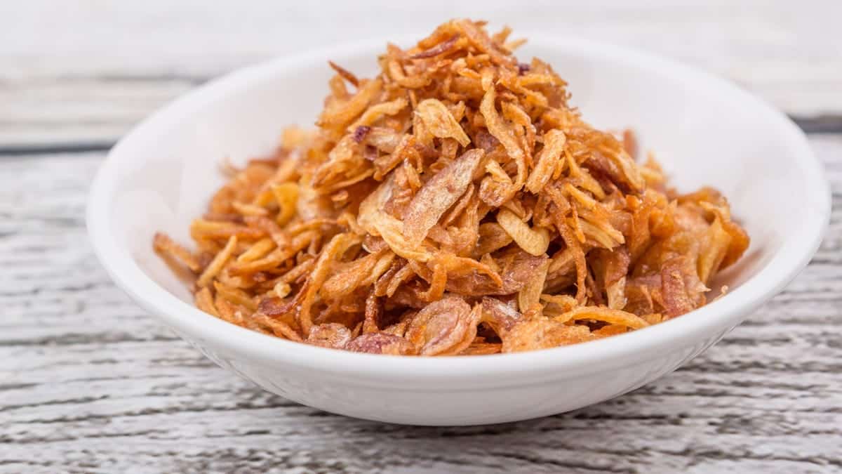Las cebollas fritas pertenecen a sus verduras de primavera