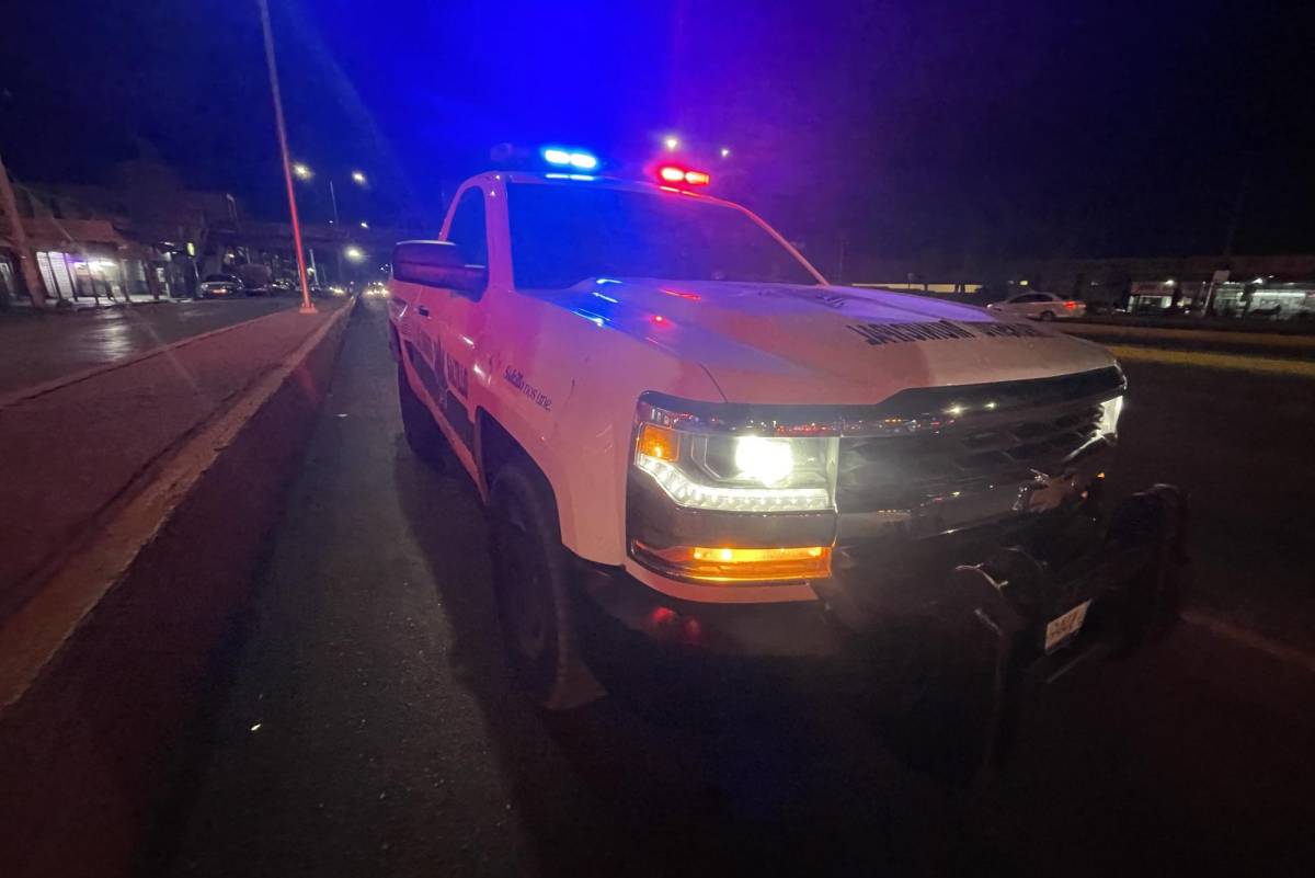 Saltillo: conductor en presunto estado de ebriedad dormita y cae en zanja