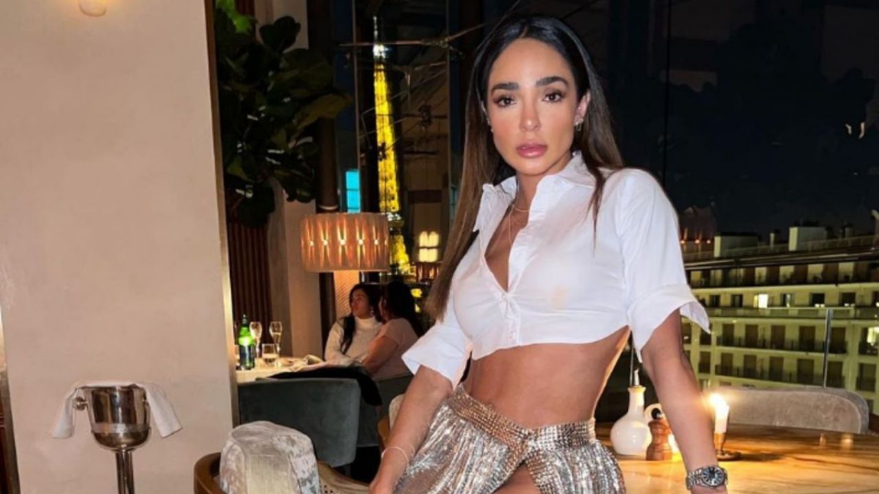 FOTO |  Manelyk González ignora el frío de los Alpes suizos con agresivo atuendo de rojo