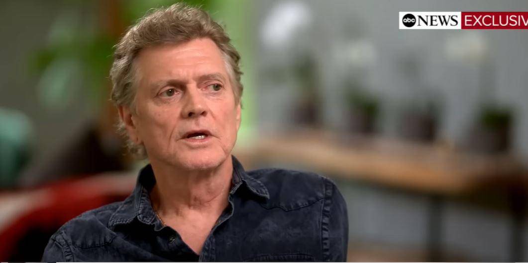 Recuerda Rick Allen músico de ‘Def Leppard’ el ataque que sufrió en calles de Florida