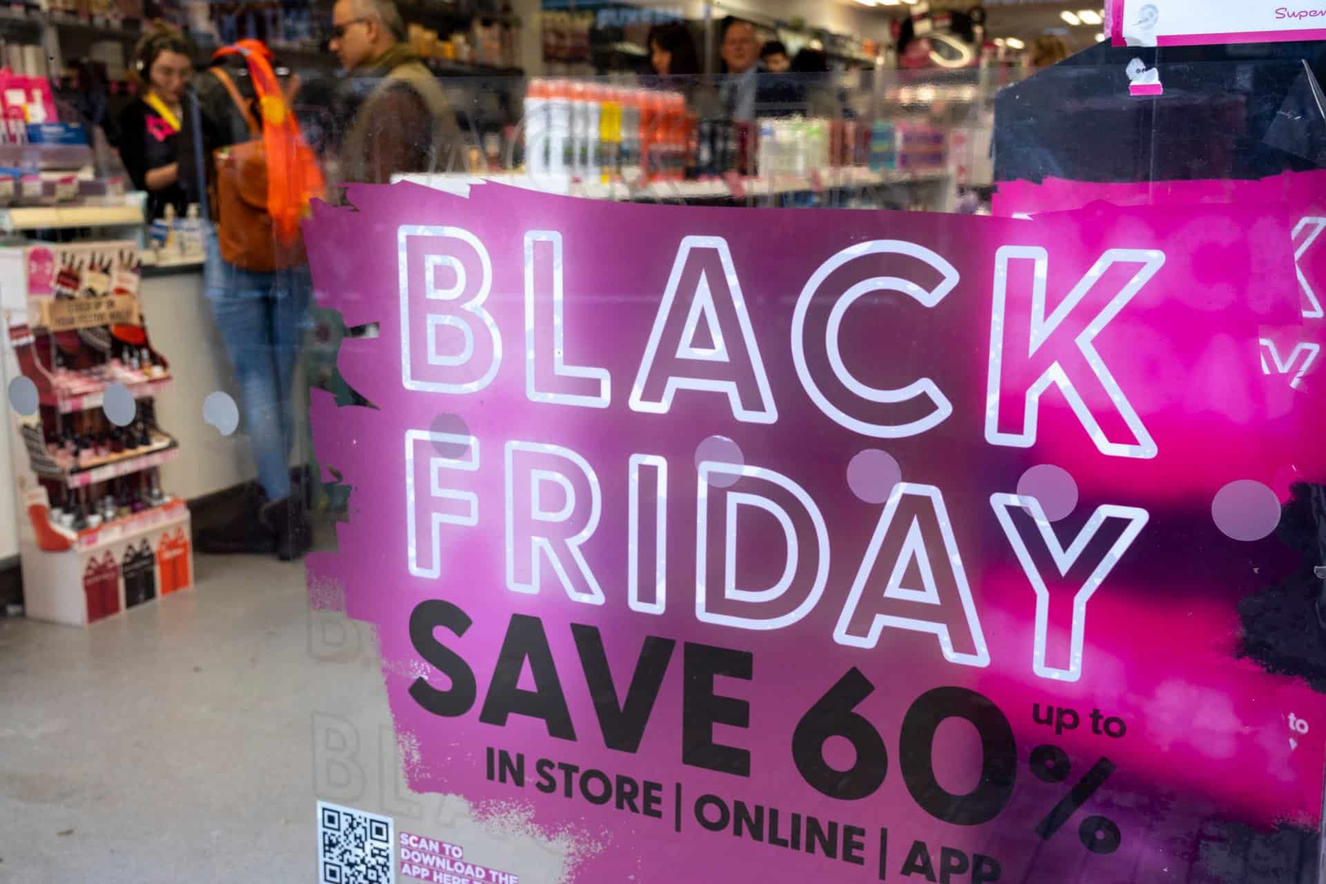 21 funny Black Friday 2023 memes to get you through the chaotic shopping day