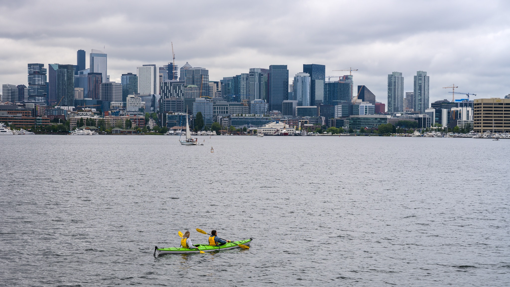 Seattle approves ‘landmark policy’ requiring 4,100 buildings to slash carbon footprints by 2050 – GeekWire