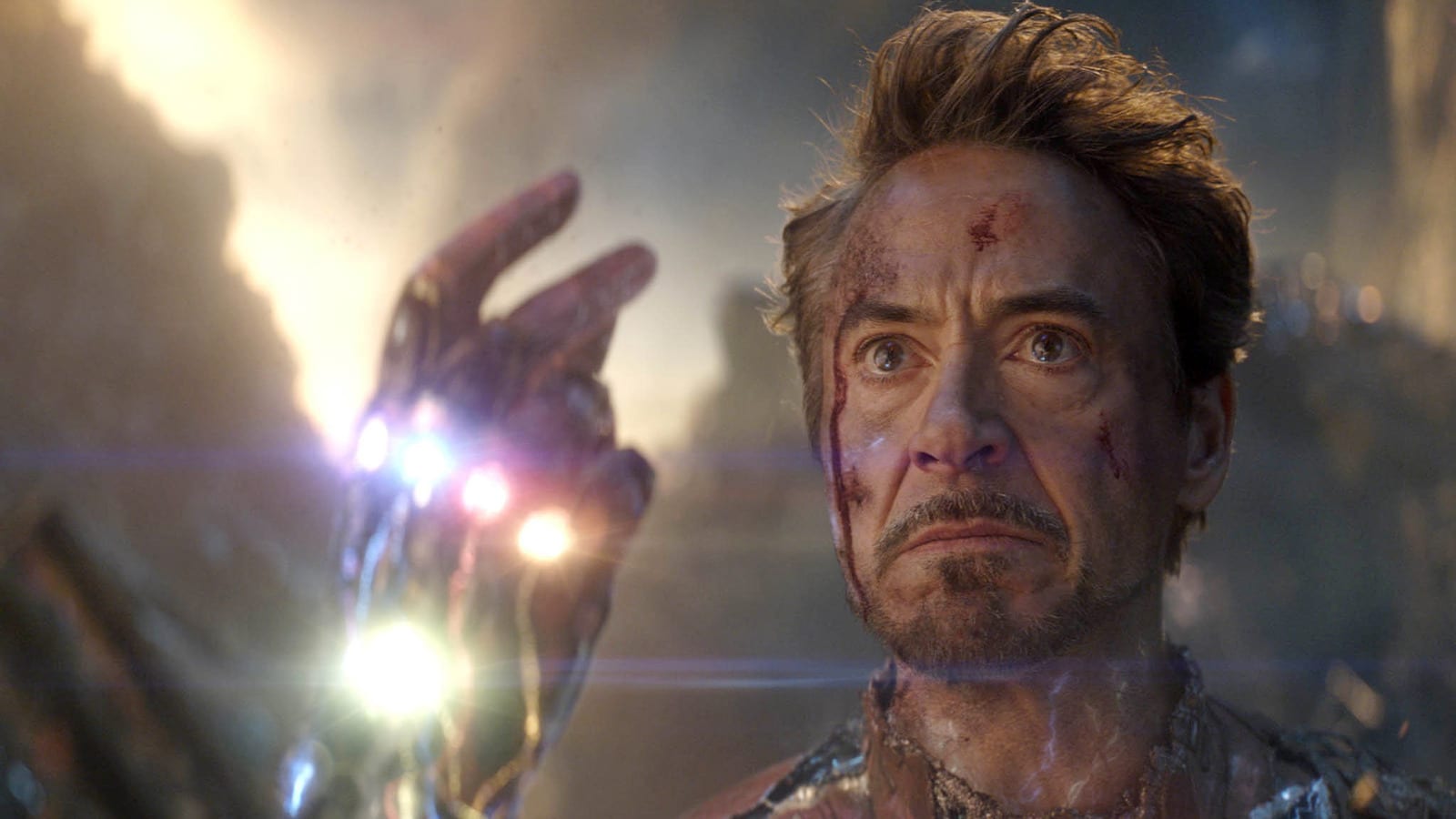 How To Time The Start Of The New Year With The Thanos And Iron Man Snaps