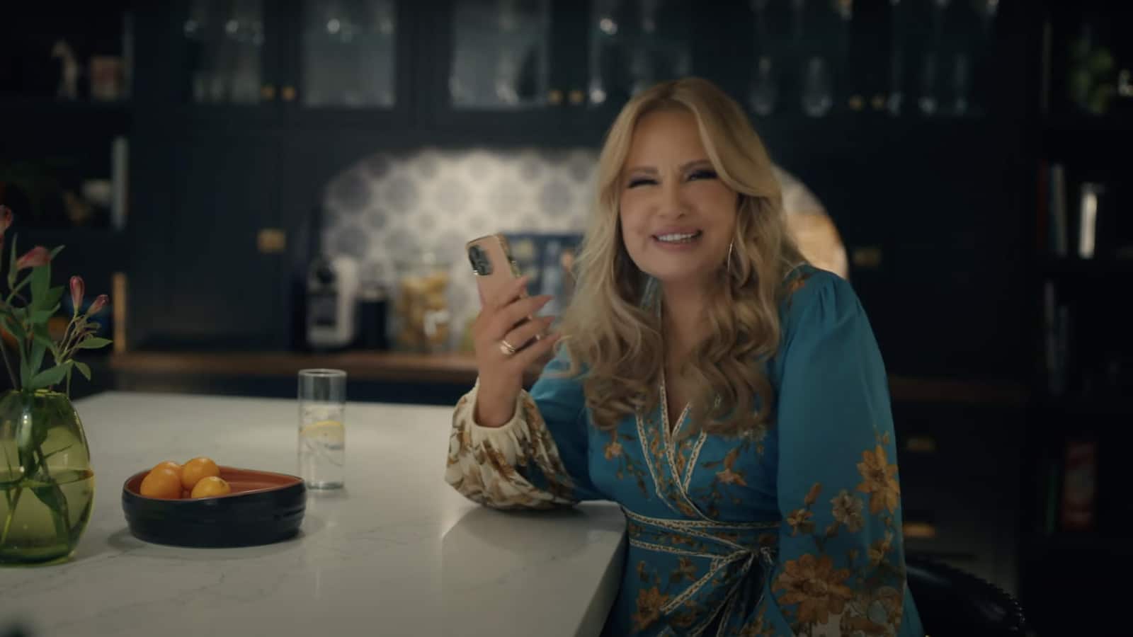 Why The Actress In The Discover Card Commercials Looks So Familiar