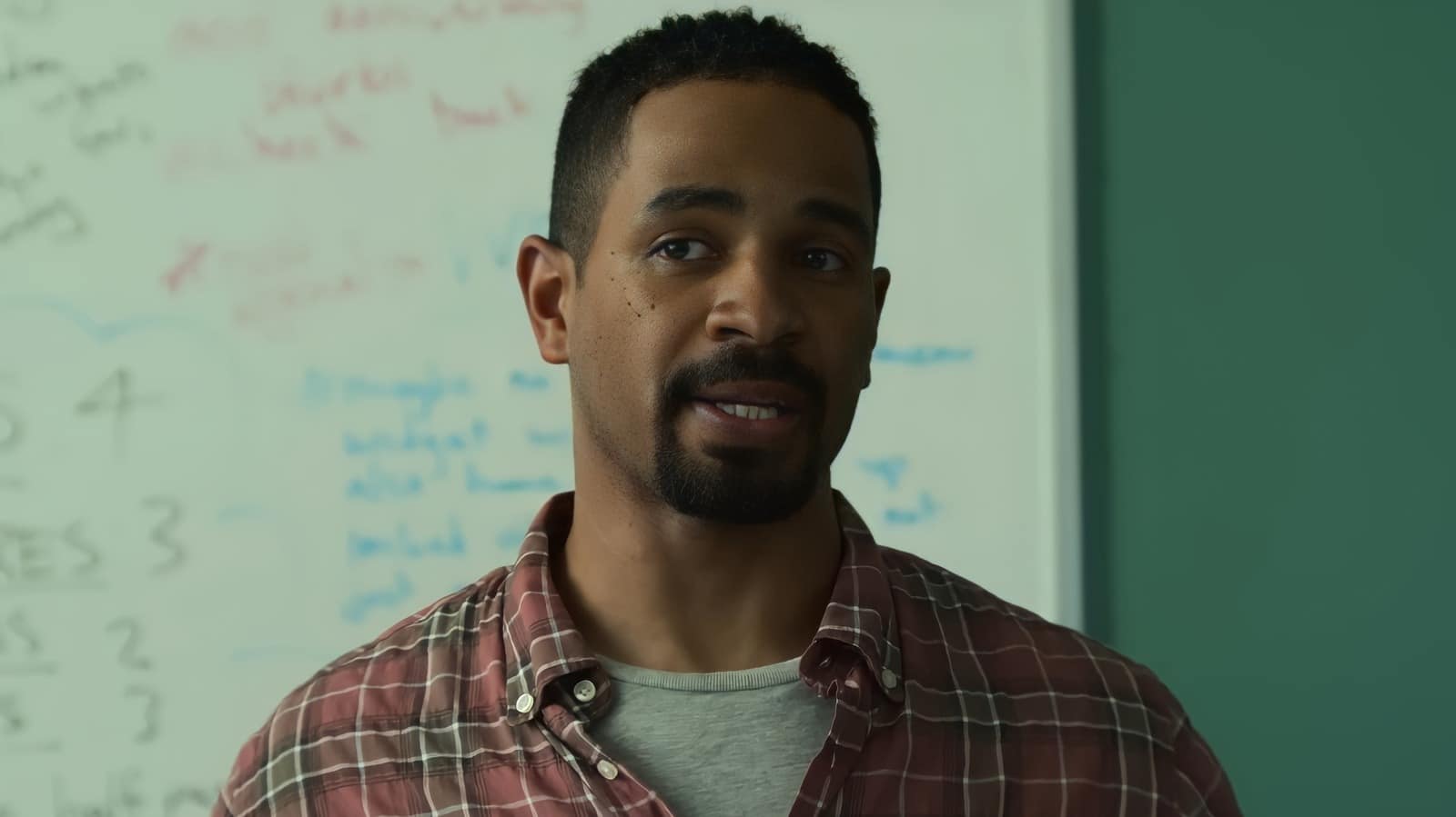 Players Star Damon Wayans Jr.’s One Major Complaint About Sex Scenes In Rom-Coms